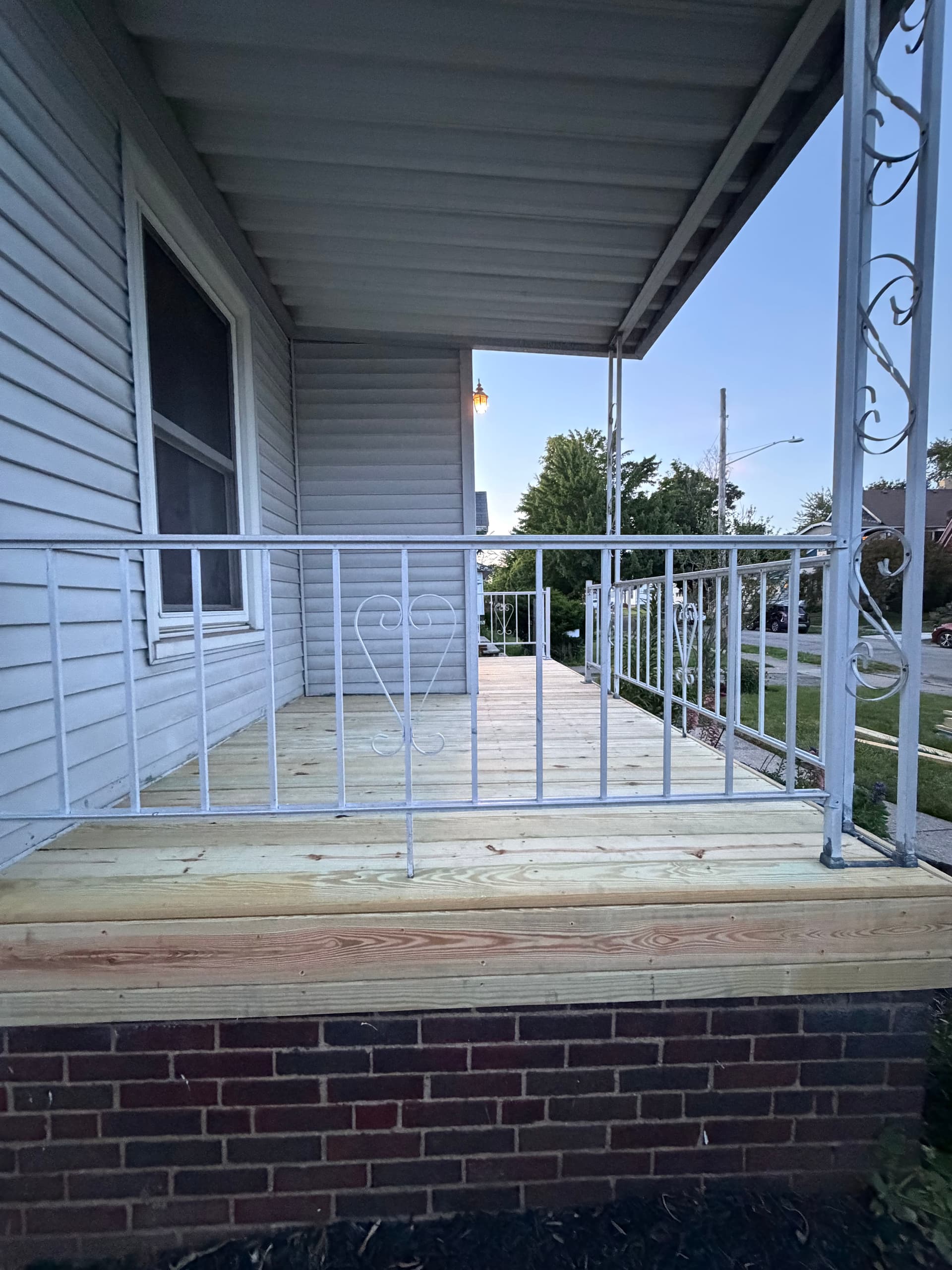 Gallery photos for Front Porch Deck Rebuild Done the Right Way: Image #3