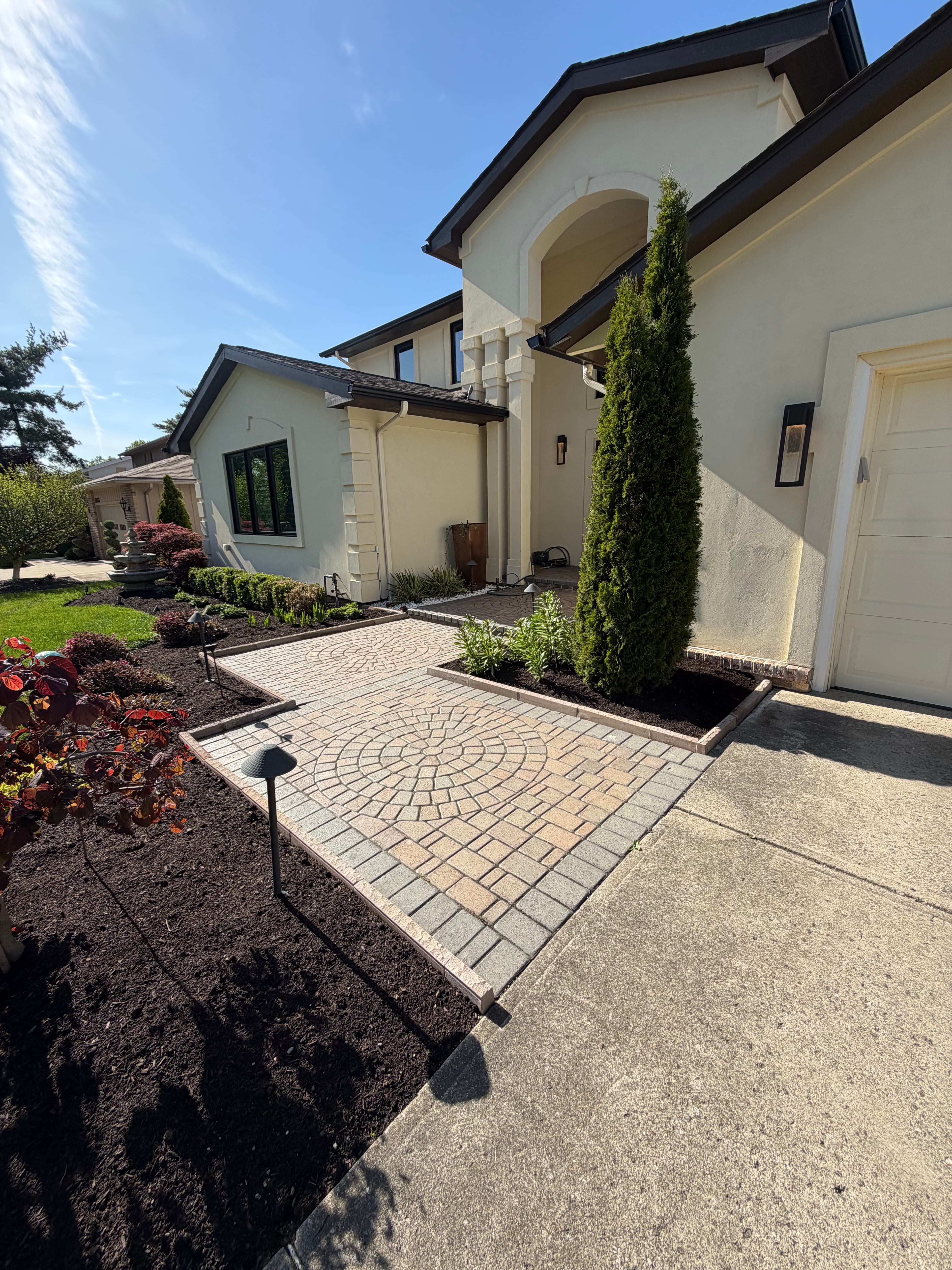Project Sharp Landscape Edging Finishes a Front Yard the Right Way image