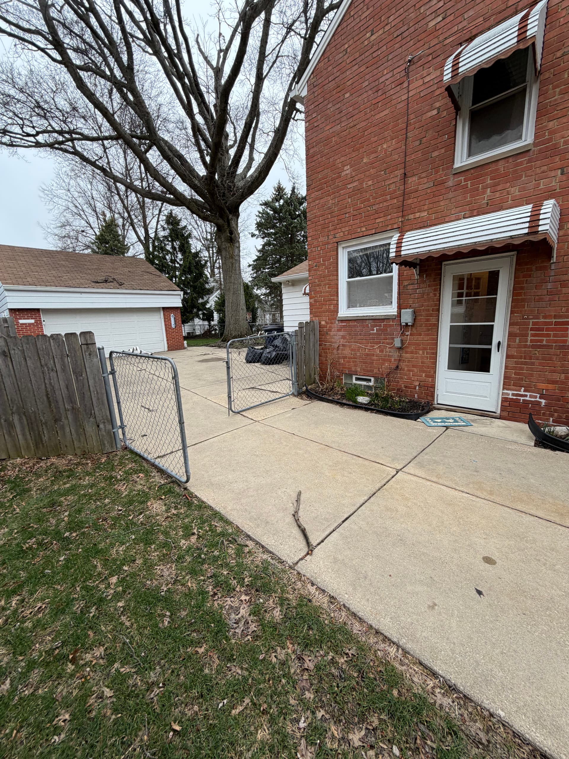 Gallery photos for Chain-Link Out, Privacy Fence and Driveway Gate In: Image #1
